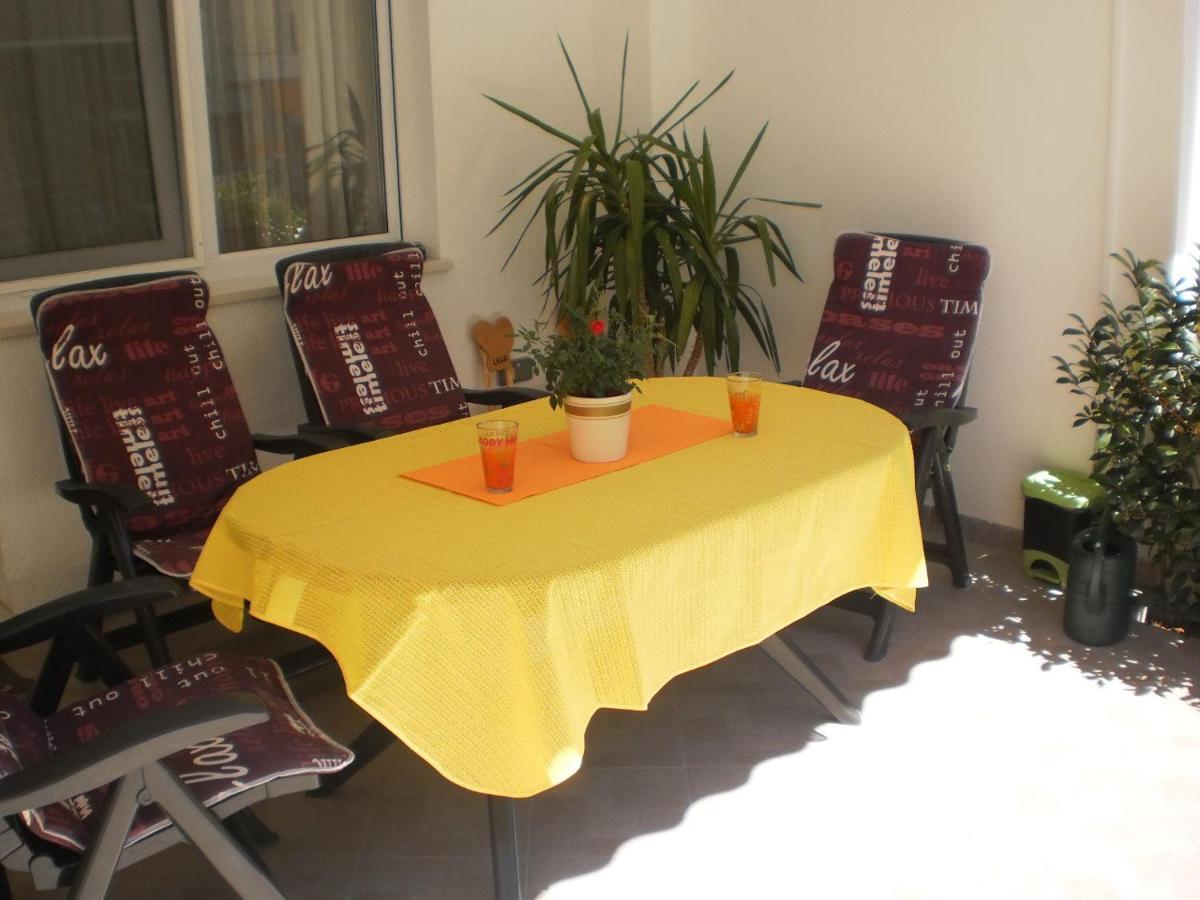 אומיס Apartment Lana מראה חיצוני תמונה