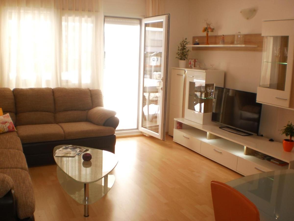 אומיס Apartment Lana מראה חיצוני תמונה