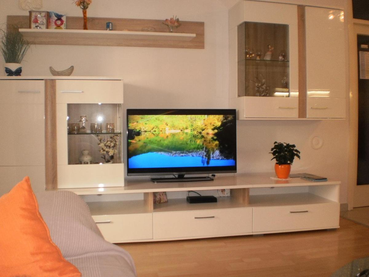 אומיס Apartment Lana מראה חיצוני תמונה