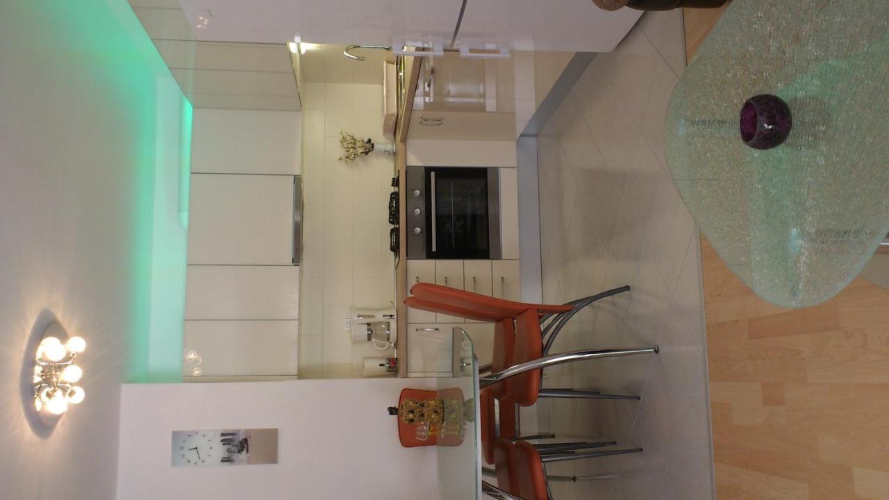 אומיס Apartment Lana מראה חיצוני תמונה